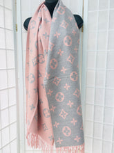 Load image into Gallery viewer, Cashmere mix Reversible logo Scarves Light Pink Grey