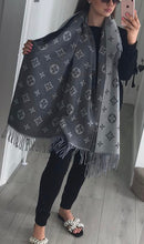 Load image into Gallery viewer, cashmere mix reversible scarf grey