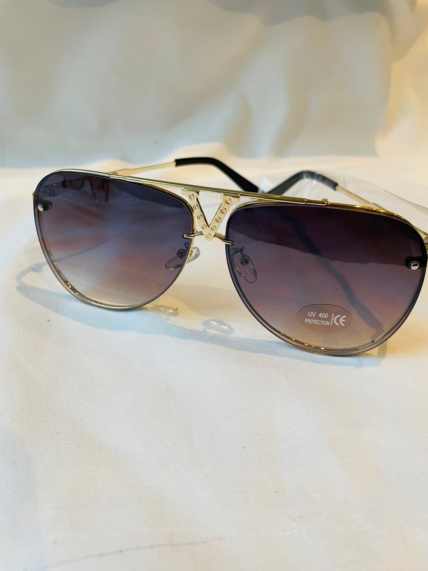 New style Black V Sunglasses