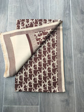 Load image into Gallery viewer, The Dee scarf in Chocolate &amp; Cream