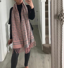 Load image into Gallery viewer, Cashmere mix reversible logo F scarf Pink Grey